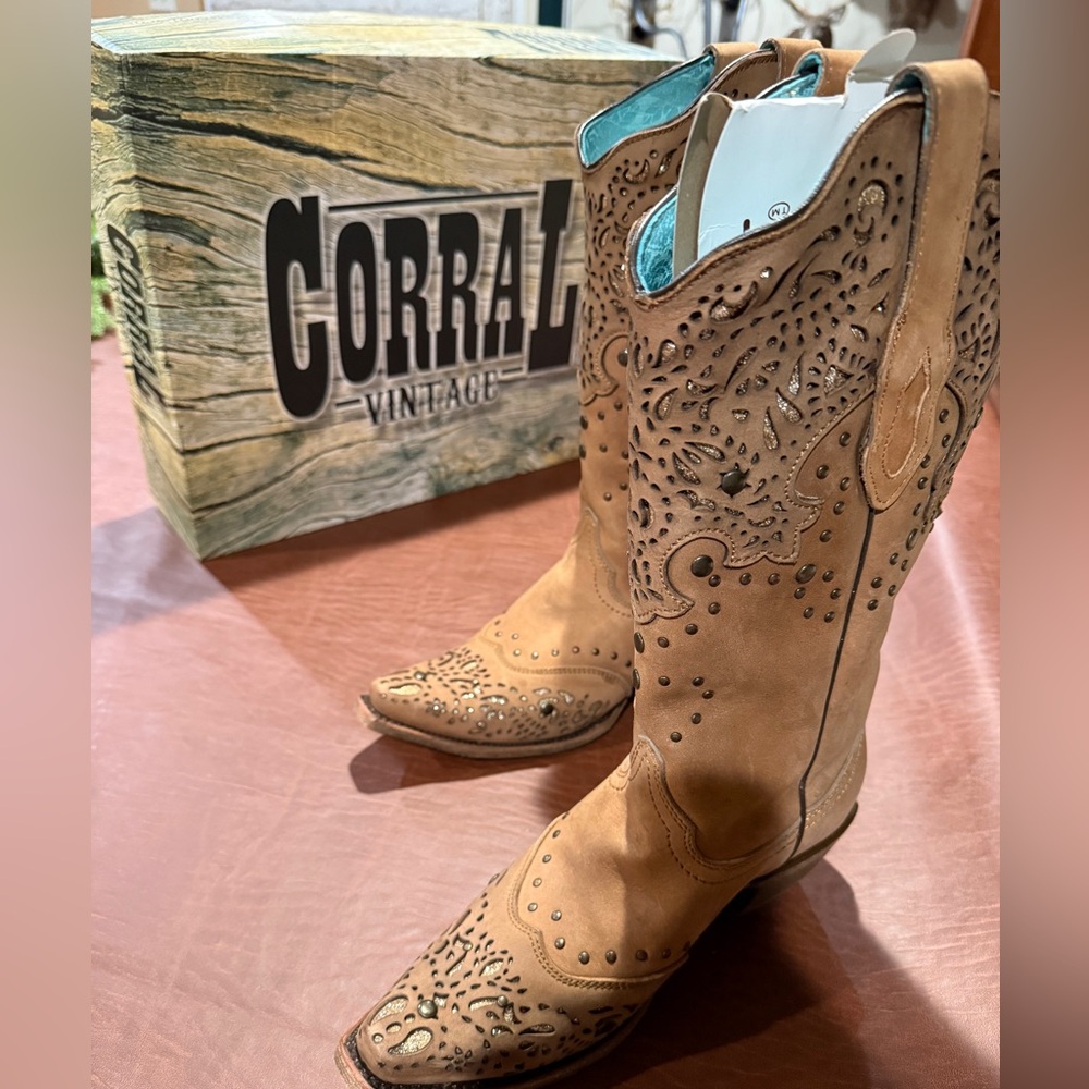 Corral Tan Western Boots with Cutout Design